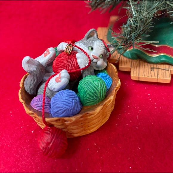 Mischievous Kittens Hallmark Ornament - Picture 4 of 8